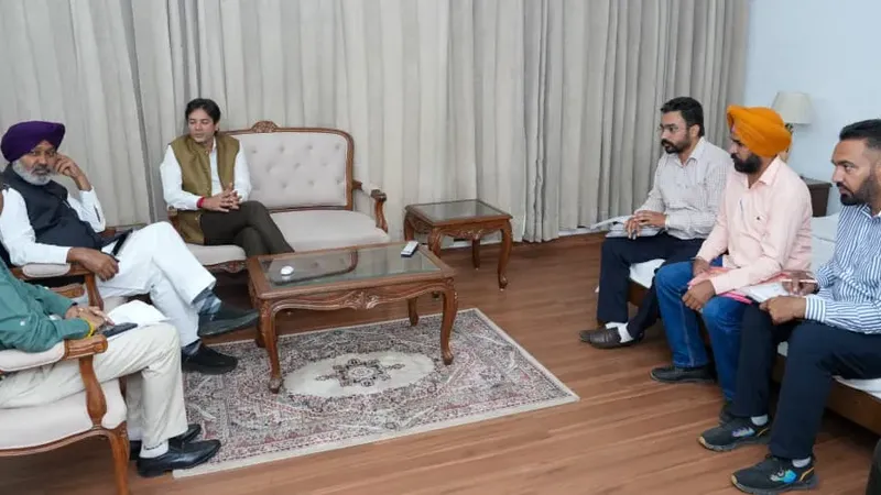 Harpal Singh Cheema meeting with Punbus and PRTC contract employees.